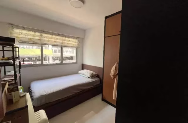 单间出租 • 梧槽 • 673A Yishun Avenue 4 • S$800 • 4房(3臥室) • 普通房