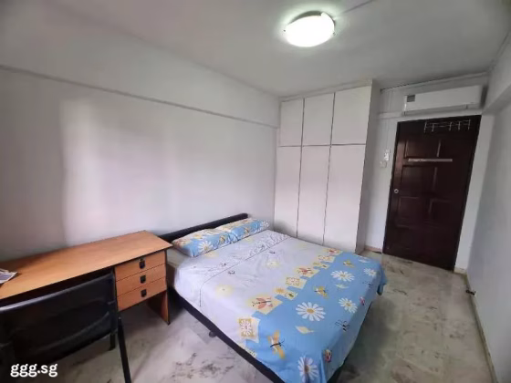 单间出租 • 林厝港 • 415 Jurong West Street 42 • S$1200 • 5房(4臥室) • 普通房 照片