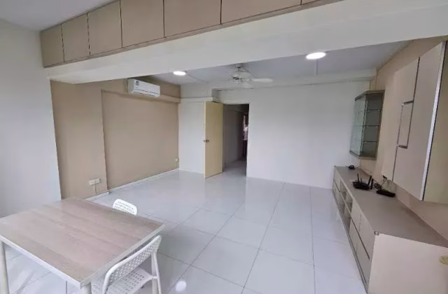 单间出租 • 西部集水区 • 149 Tampines Street 12 • S$1400 • 执行组屋 • 普通房