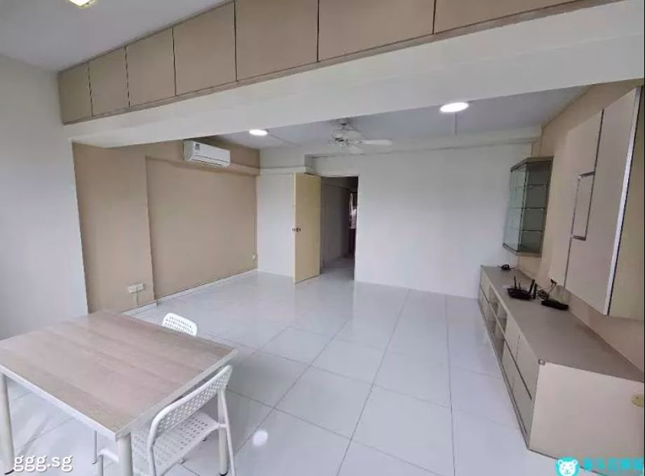 单间出租 • 西部集水区 • 149 Tampines Street 12 • S$1400 • 执行组屋 • 普通房 照片
