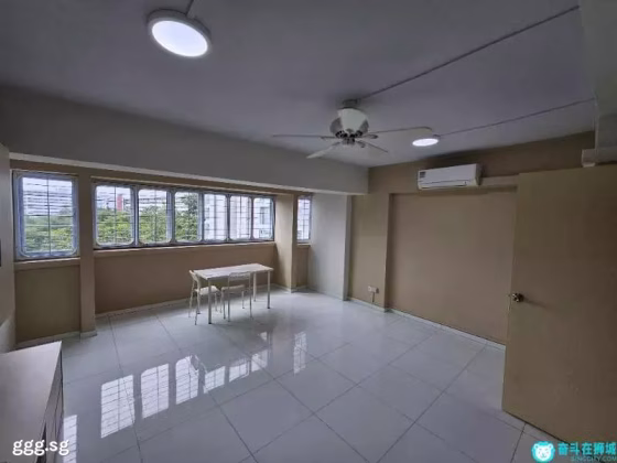 单间出租 • 西部集水区 • 149 Tampines Street 12 • S$1400 • 执行组屋 • 普通房 照片