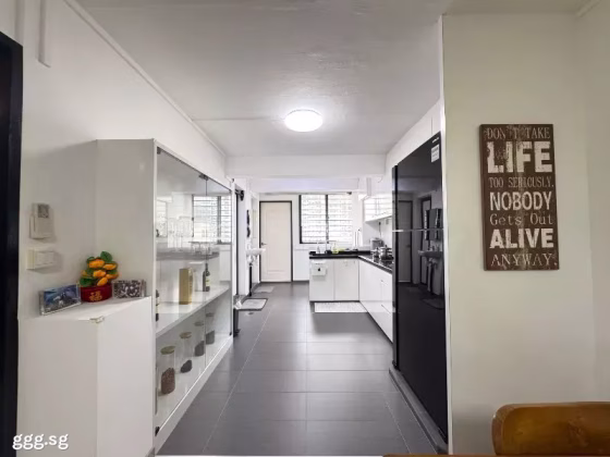 房屋出售 • 马林百列 • 126 Lorong 1 Toa Payoh • S$418000 • 3房(2臥室) • 721ft² / 66m² 照片