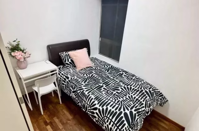 单间出租 • 欧南 •  Atrium Residences • S$1300 • 住宅公寓 • 普通房