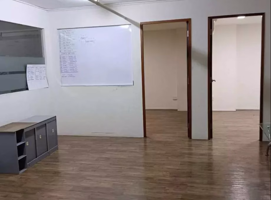 单间出租 • 兀兰 • WOODLANDS INDUSTRIAL PARK E5 (757322) • S$1400 • 店屋 • 普通房 照片
