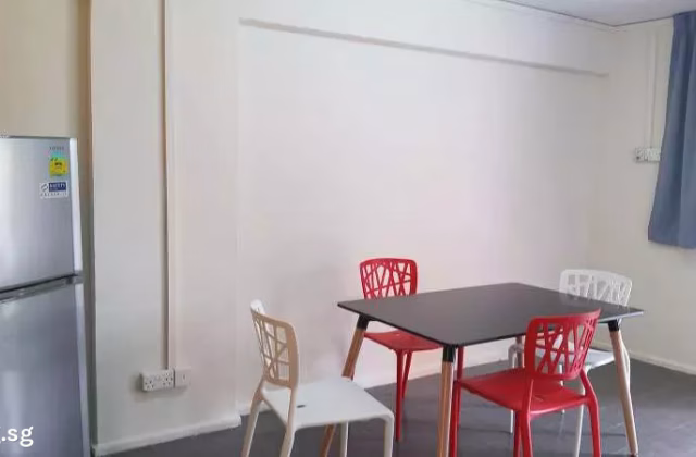 单间出租 • 林厝港 • JURONG WEST AVENUE 5 (649491) • S$1000 • 共管公寓 • 普通房