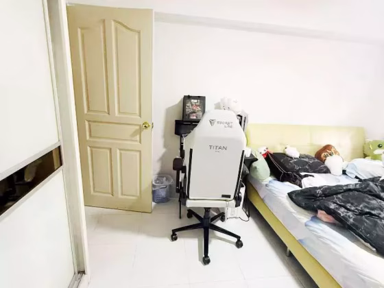 单间出租 • 后港 • 406 Sembawang Drive • S$1300 • 4房(3臥室) • 主人房 照片