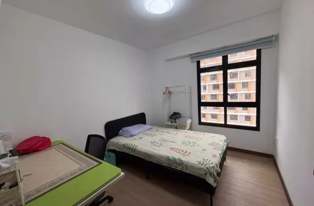 整套出租 • 裕廊东 •  Plantation Crescent • S$2300 • 2房(1臥室) • 810ft² / 75m²