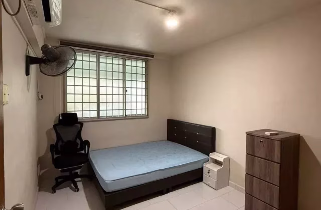 单间出租 • 梧槽 • 243 Yishun Ring Road • S$1100 • 3房(2臥室) • 普通房