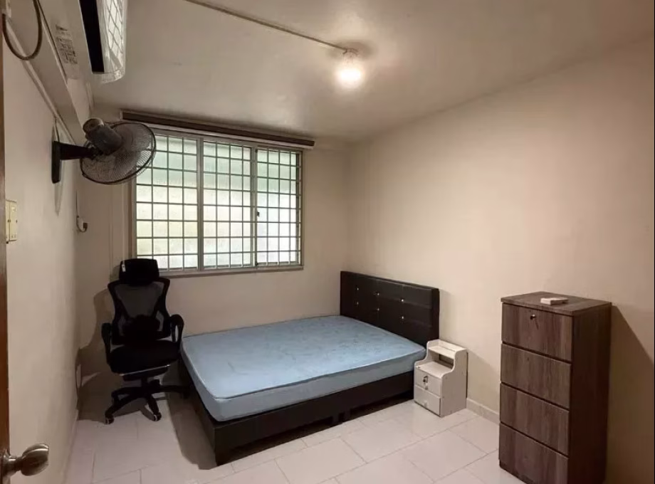 单间出租 • 梧槽 • 243 Yishun Ring Road • S$1100 • 3房(2臥室) • 普通房 照片