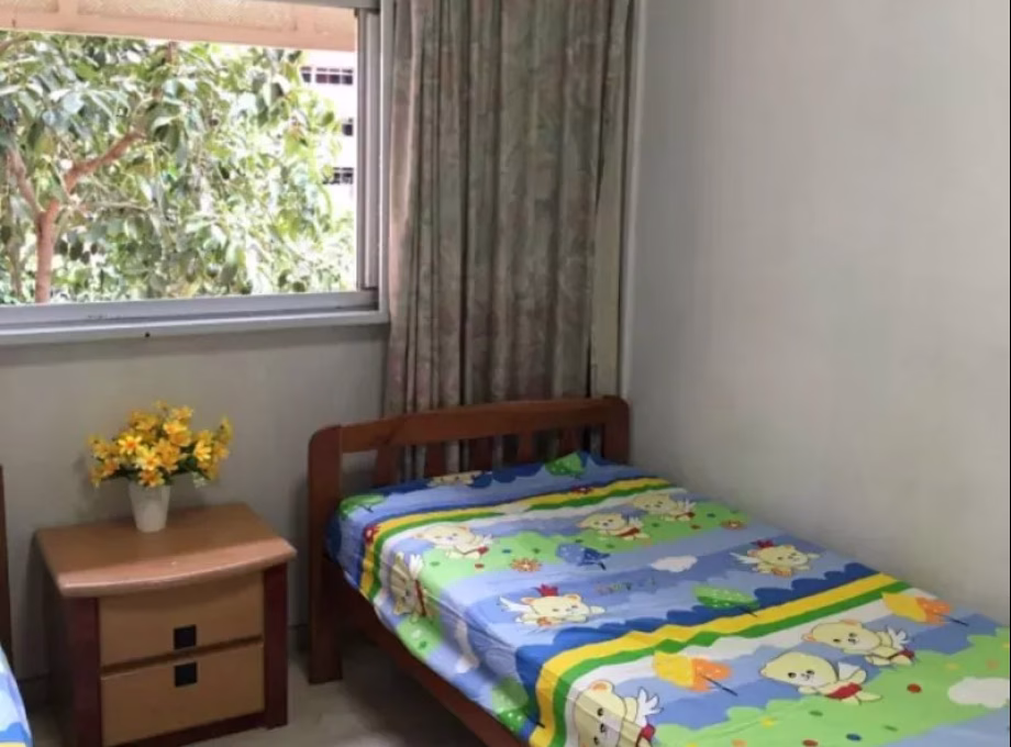 单间出租 • 三巴旺 • 758 Woodlands Avenue 6 • S$450 • 5房(4臥室) • 主人房 照片
