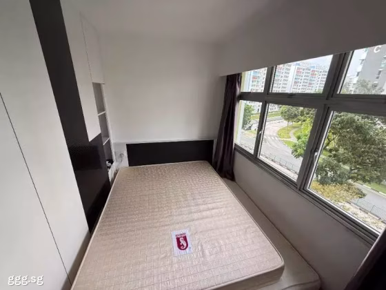 单间出租 • 梧槽 • 675A Yishun Avenue 4 • S$1300 • 3房(2臥室) • 主人房 照片