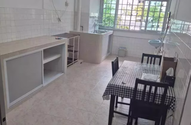 整套出租 • 武吉知马 • 531 Bedok North Street 3 • S$3100 • 3房(2臥室) • 700ft² / 65m²