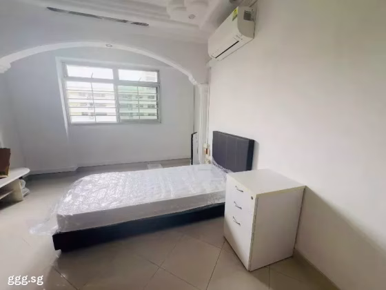 单间出租 • 三巴旺 • 822 Woodlands Street 82 • S$550 • 5房(4臥室) • 普通房 照片