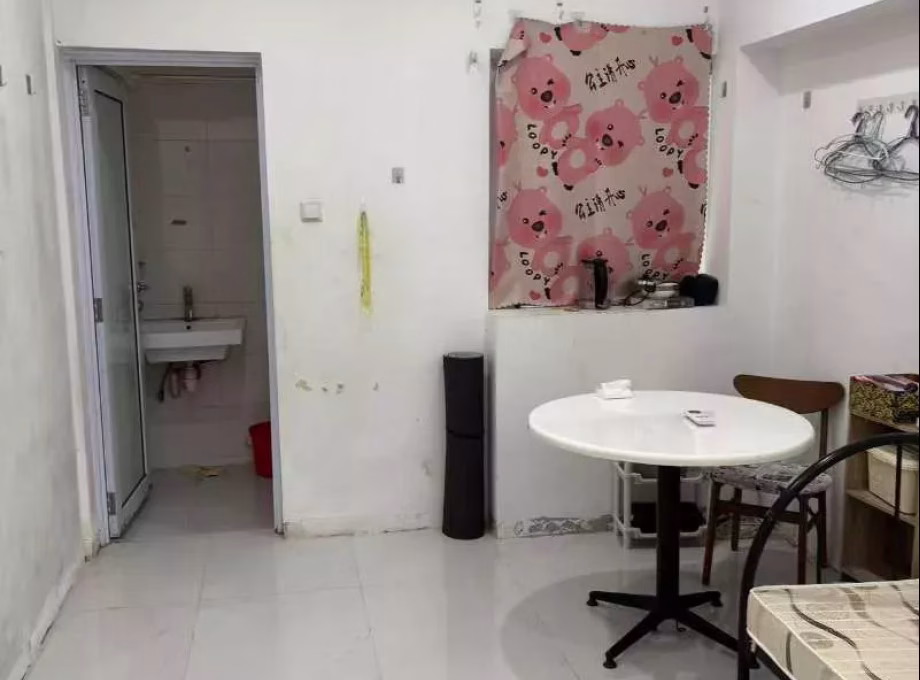 整套出租 • 武吉班让 • 501 West Coast Drive • S$3800 • 3房(2臥室) • 897ft² / 83m² 照片