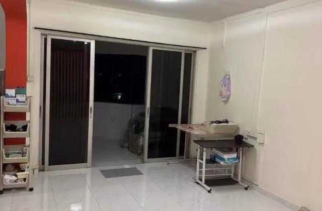 单间出租 • 巴耶利峇 • 25 Teban Gardens Road • S$850 • 3房(2臥室) • 佣人房