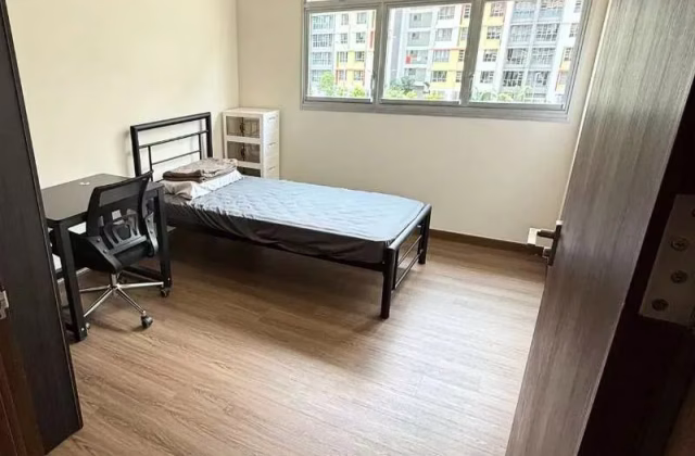 单间出租 • 西部集水区 •  Tampines Street 64 • S$1000 • 5房(4臥室) • 普通房