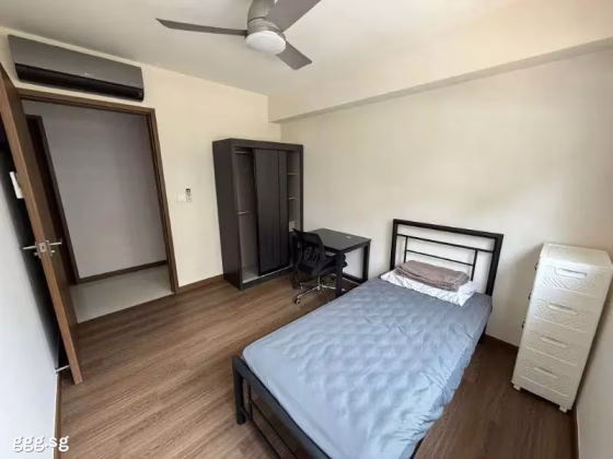 单间出租 • 西部集水区 •  Tampines Street 64 • S$1000 • 5房(4臥室) • 普通房 照片