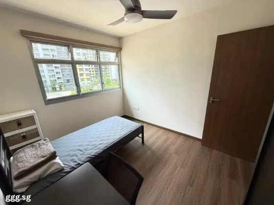 单间出租 • 西部集水区 •  Tampines Street 64 • S$1000 • 5房(4臥室) • 普通房 照片