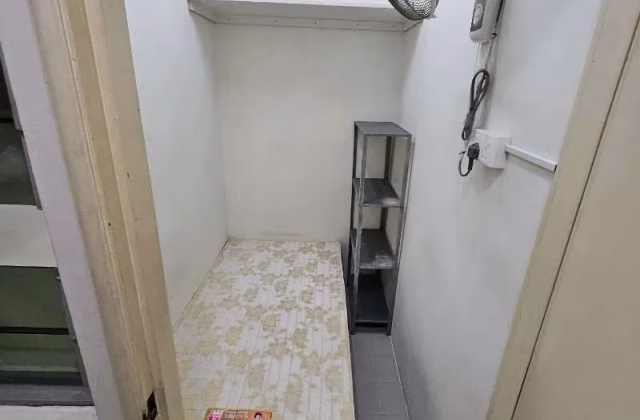 单间出租 • 西部群岛 •  The Riverside Piazza • S$600 • 住宅公寓 • 佣人房