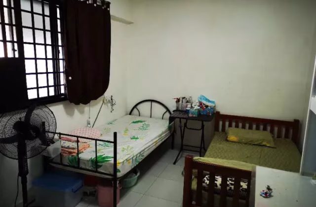 单间出租 • 武吉巴督 • 244 Bukit Batok East Avenue 5 • S$450 • 3房(2臥室) • 床位出租