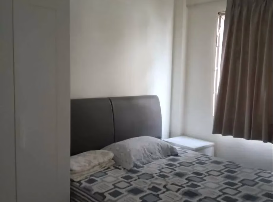 单间出租 • 新加坡河 •  Charlton Park • S$2600 • 优质洋房 • 主人房 照片