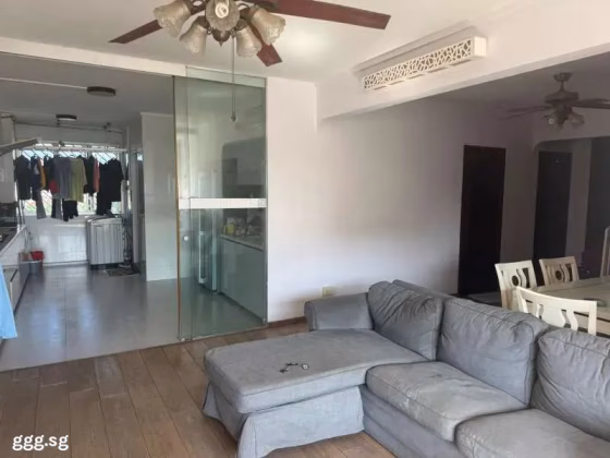 单间出租 • 西部集水区 • 160 Simei Road • S$1400 • 5房(4臥室) • 主人房 照片