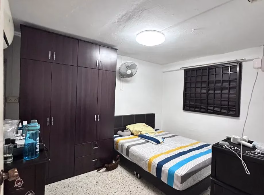 单间出租 • 金文泰 • 2 Jalan Bukit Merah • S$1250 • 3房(2臥室) • 普通房 照片