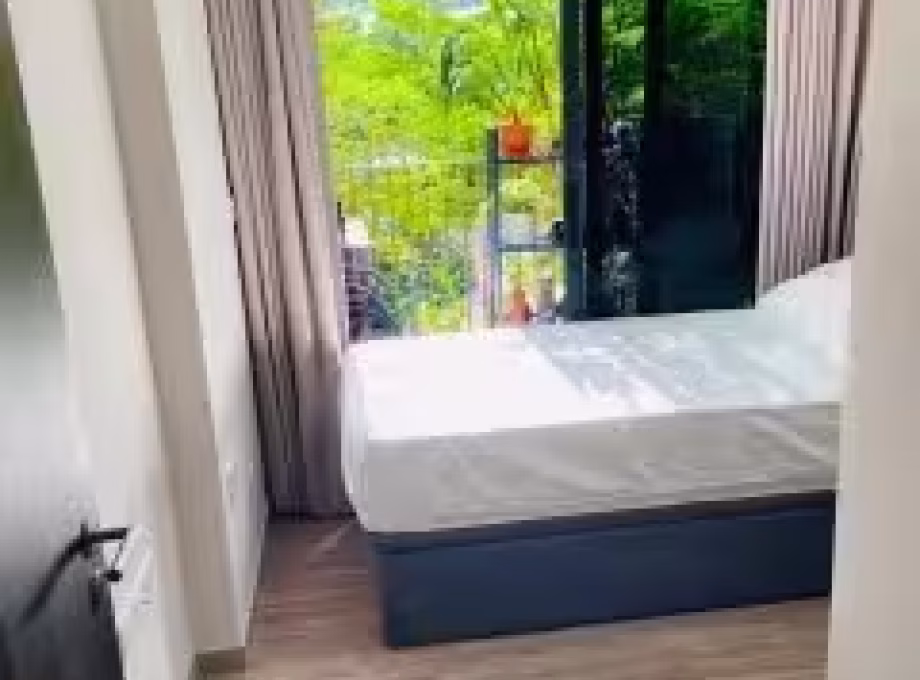 单间出租 • 新加坡河 •  Riverfront Residences • S$1200 • 共管公寓 • 普通房 照片