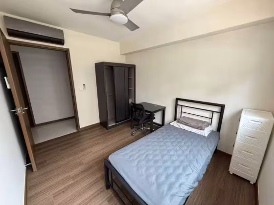 单间出租 • 西部集水区 •  Tampines Street 64 • S$1000 • 4房(3臥室) • 佣人房 照片