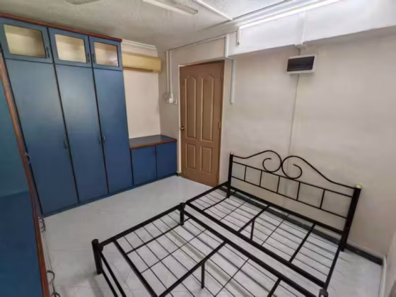 单间出租 • 马林百列 • 1 Lorong 7 Toa Payoh • S$1200 • 3房(2臥室) • 普通房 照片