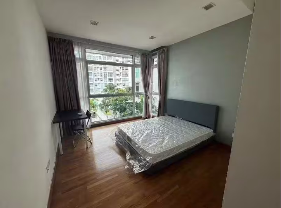 单间出租 • 金文泰 •  Monterey Park Condominium • S$2350 • 住宅公寓 • 主人房 照片