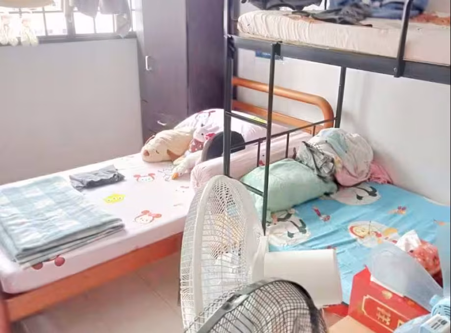 单间出租 • 后港 • 130 Lorong Ah Soo • S$400 • 3房(2臥室) • 床位出租 照片
