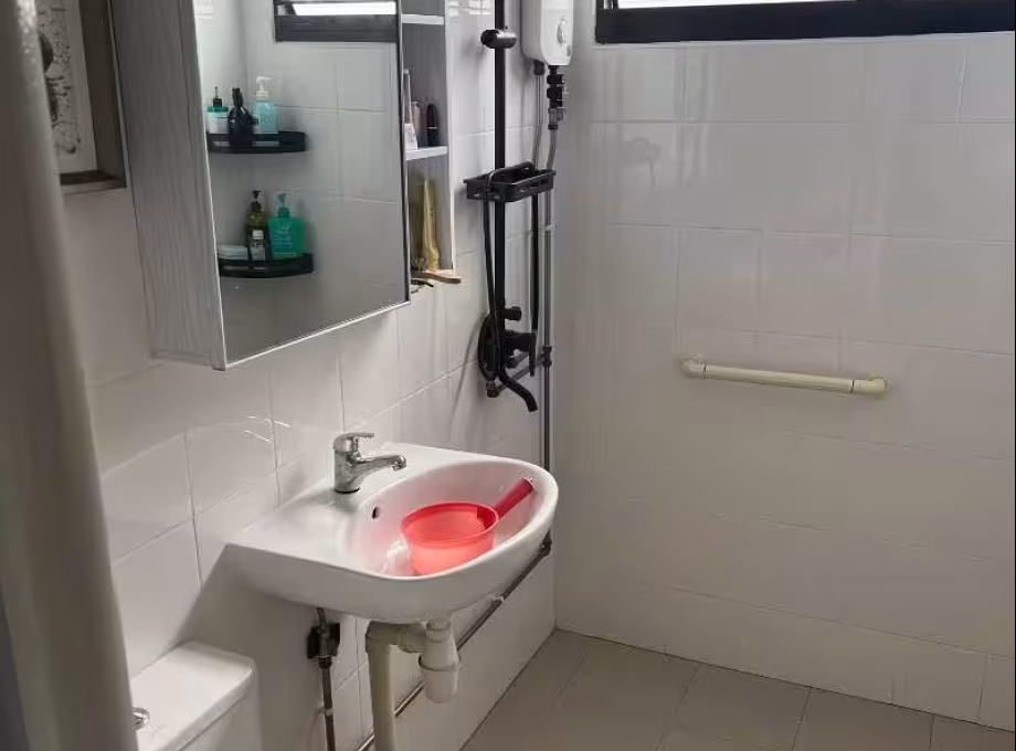 单间出租 • 梧槽 • 617 Yishun Ring Road • S$1000 • 3房(2臥室) • 主人房 照片
