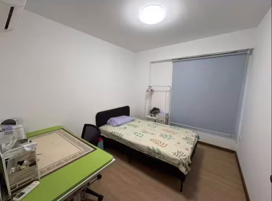整套出租 • 裕廊东 •  Plantation Crescent • S$1700 • 2房(1臥室) • 830ft² / 77m² 照片
