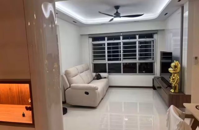 单间出租 • 西部集水区 • 645A Tampines Street 62 • S$950 • 4房(3臥室) • 普通房
