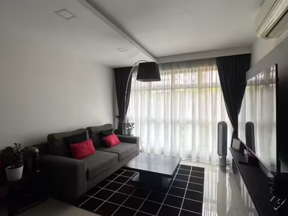 单间出租 • 碧山 • 215A Compassvale Drive • S$950 • 4房(3臥室) • 普通房 照片
