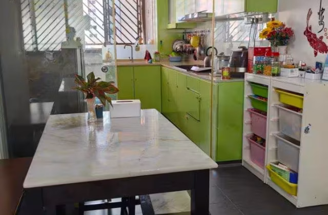 单间出租 • 梧槽 • 259 Yishun Street 22 • S$1000 • 4房(3臥室) • 普通房