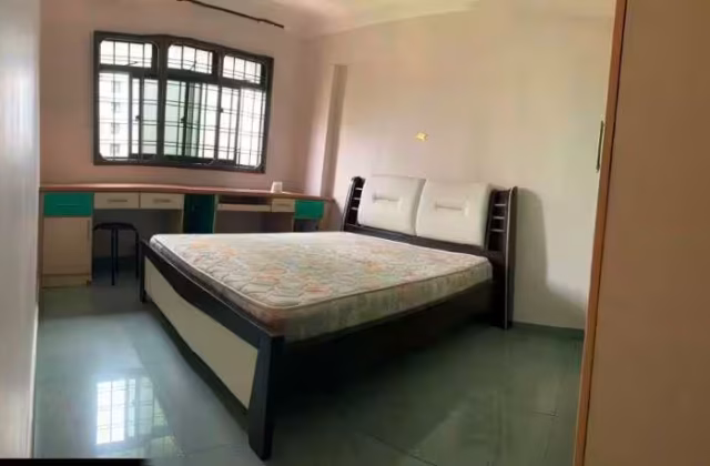 单间出租 • 林厝港 • 670A Jurong West Street 65 • S$1000 • 4房(3臥室) • 普通房