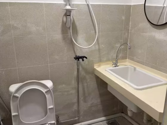 单间出租 • 宏茂桥 •  Azalea Park Condo • S$1300 • 共管公寓 • 普通房 照片