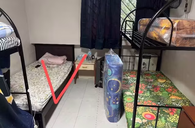 单间出租 • 林厝港 • 208 Boon Lay Place • S$400 • 3房(2臥室) • 床位出租