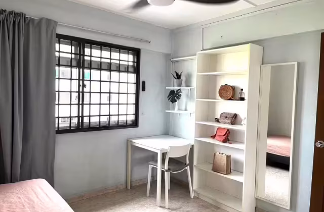 单间出租 • 三巴旺 • 325 Woodlands Street 32 • S$800 • 执行组屋 • 普通房