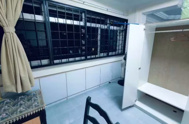 单间出租 • 宏茂桥 • 574 Pasir Ris Street 53 • S$550 • 3房(2臥室) • 佣人房