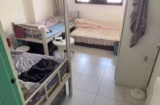 单间出租 • 三巴旺 • 521 Woodlands Drive 14 • S$500 • 3房(2臥室) • 床位出租