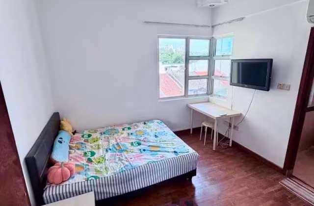 单间出租 • 欧南 •  Canberlin Lodge • S$1800 • 住宅公寓 • 主人房