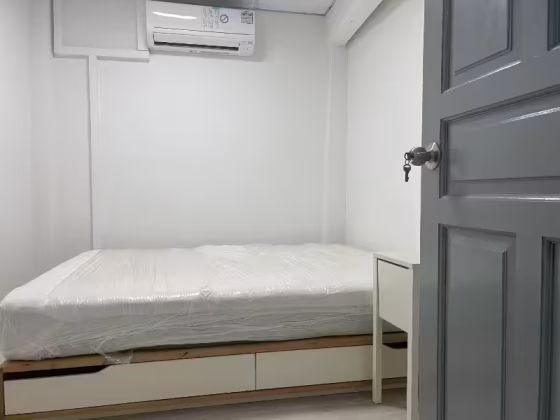 单间出租 • 欧南 •  Canberlin Lodge • S$900 • 联排排屋 • 佣人房 照片