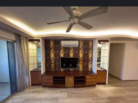 单间出租 • 西部集水区 • 856B Tampines Street 82 • S$1700 • 5房(4臥室) • 主人房 照片