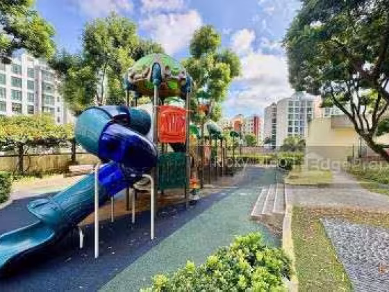 单间出租 • 诺维娜 •  Signature Park • S$2050 • 5房(4臥室) • 主人房 照片