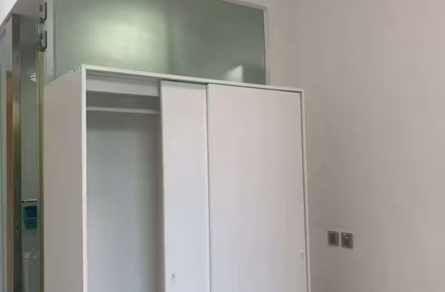 单间出租 • 欧南 •  Park 1 Suites • S$1680 • 住宅公寓 • 主人房