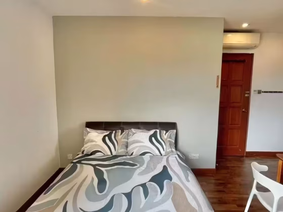 单间出租 • 欧南 •  Simsville • S$1950 • 住宅公寓 • 主人房 照片
