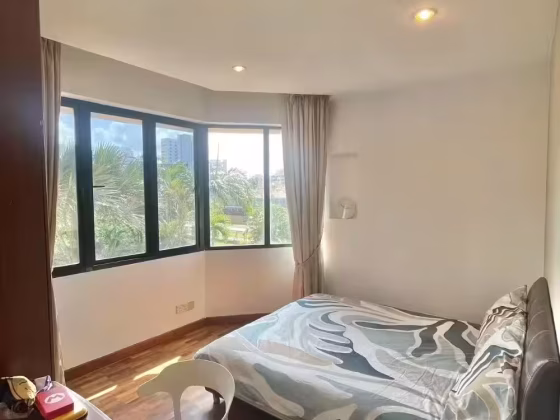 单间出租 • 欧南 •  Simsville • S$1950 • 住宅公寓 • 主人房 照片